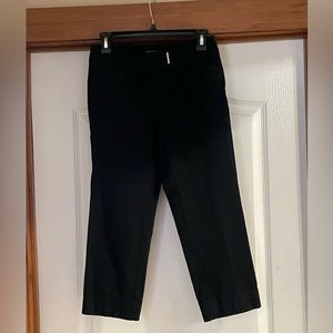 WHBM 🖤 BRAND NEW Condition- Black Capri pants